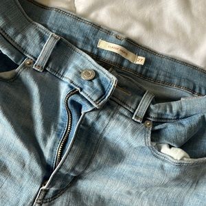 Long hem Levi’s short